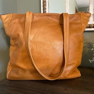 Wanderers Travel Co. Petite Parisian